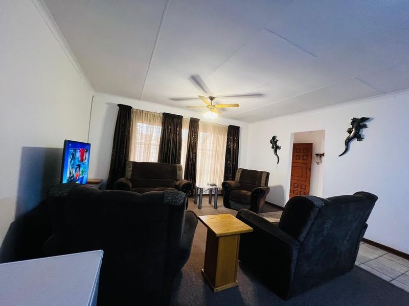 Townhouse For Sale in  Vanderbijlpark ,CW 3, Vanderbijlpark CW - Photo 6