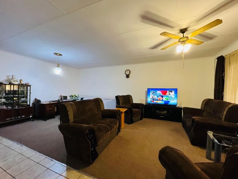 Townhouse For Sale in  Vanderbijlpark ,CW 3, Vanderbijlpark CW - Photo 5
