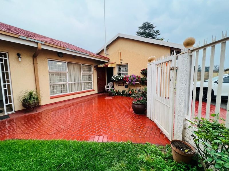 Townhouse For Sale in  Vanderbijlpark ,CW 3, Vanderbijlpark CW - Photo 3