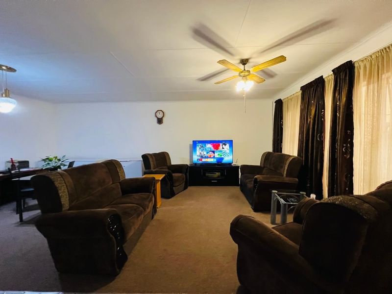 Townhouse For Sale in  Vanderbijlpark ,CW 3, Vanderbijlpark CW - Photo 4