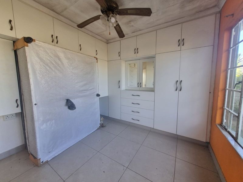 A Family Home with Space to Grow in Secure Cleland - Photo 8