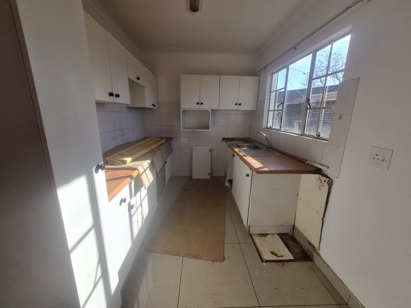A Family Home with Space to Grow in Secure Cleland - Photo 6