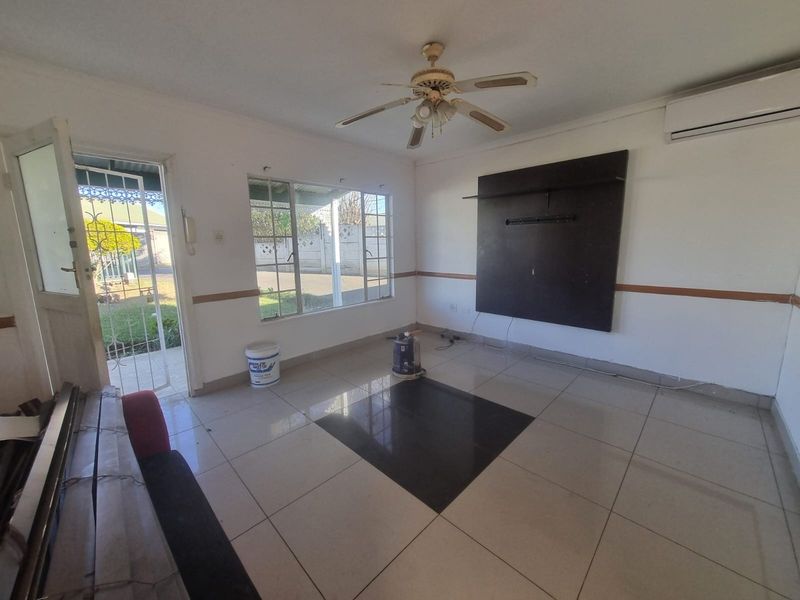 A Family Home with Space to Grow in Secure Cleland - Photo 5