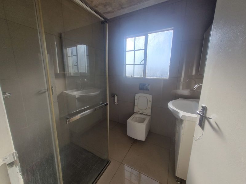 A Family Home with Space to Grow in Secure Cleland - Photo 10
