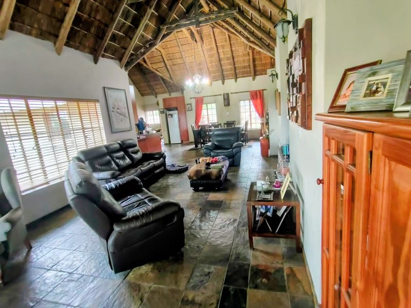 7.2ha Private Off-Grid Bushveld Lifestyle Property - Photo 5