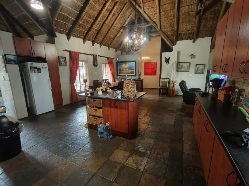 7.2ha Private Off-Grid Bushveld Lifestyle Property - Photo 10