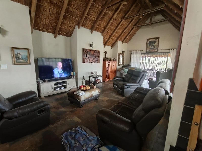 7.2ha Private Off-Grid Bushveld Lifestyle Property - Photo 4