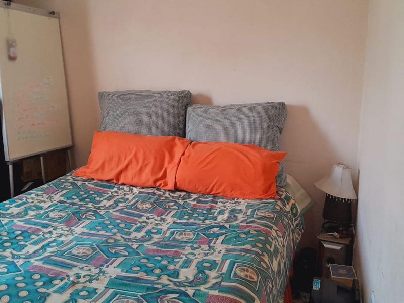 A standard bedroom space featuring neutral wall finishes, suitable for a variety of interior design styles.