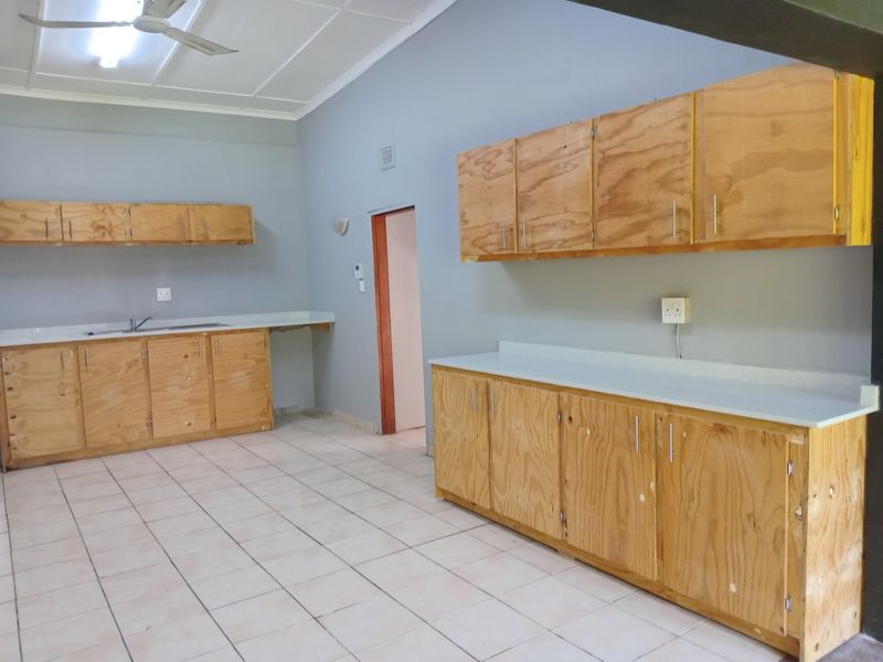 Space, Privacy and Possibilities - A Wonderful Family Home Near Dolphin Bay - Photo 9