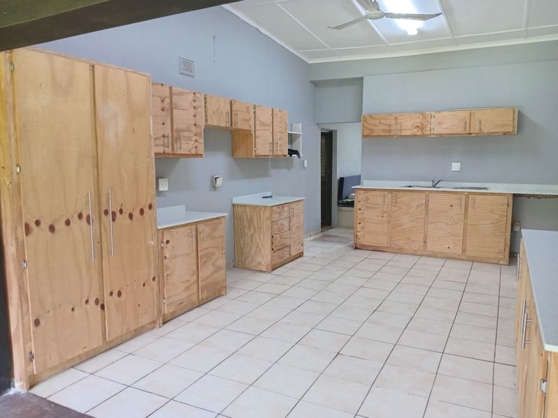 Space, Privacy and Possibilities - A Wonderful Family Home Near Dolphin Bay - Photo 8