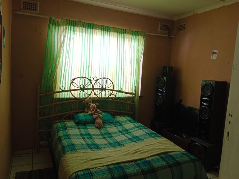 Investment House For Sale - Photo 10
