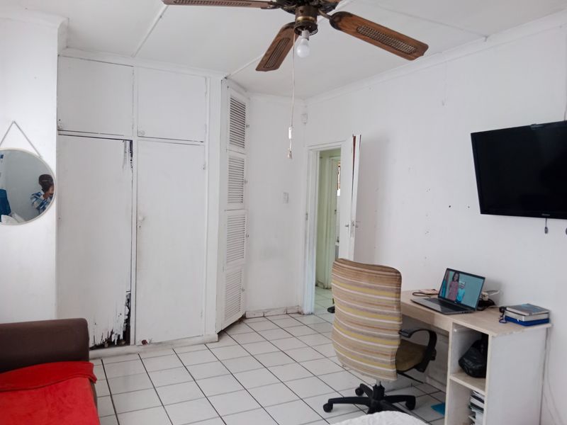 Investment House For Sale - Photo 7
