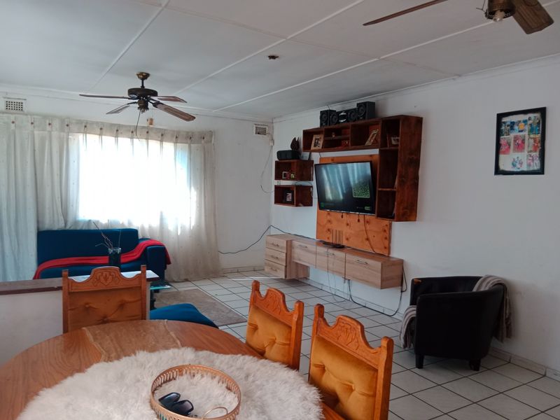Investment House For Sale - Photo 5