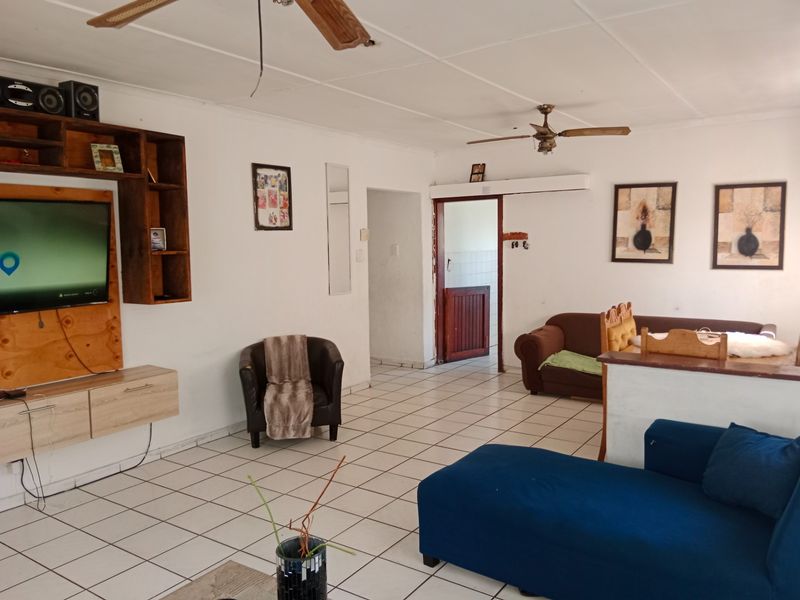 Investment House For Sale - Photo 3