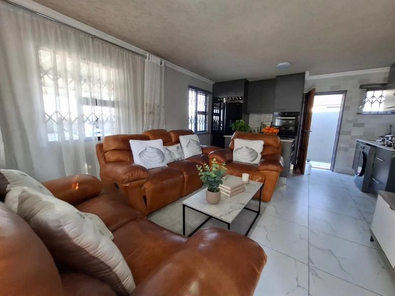 3 BEDROOM HOUSE ON SALE AT TIRONG ESTATE, RANDBURG, JOHANNESBURG - Photo 2