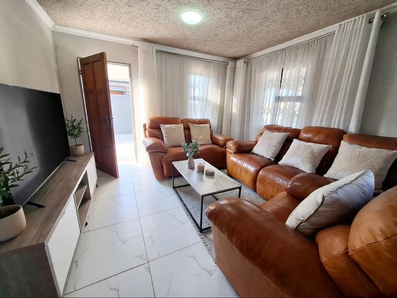 3 BEDROOM HOUSE ON SALE AT TIRONG ESTATE, RANDBURG, JOHANNESBURG - Photo 3