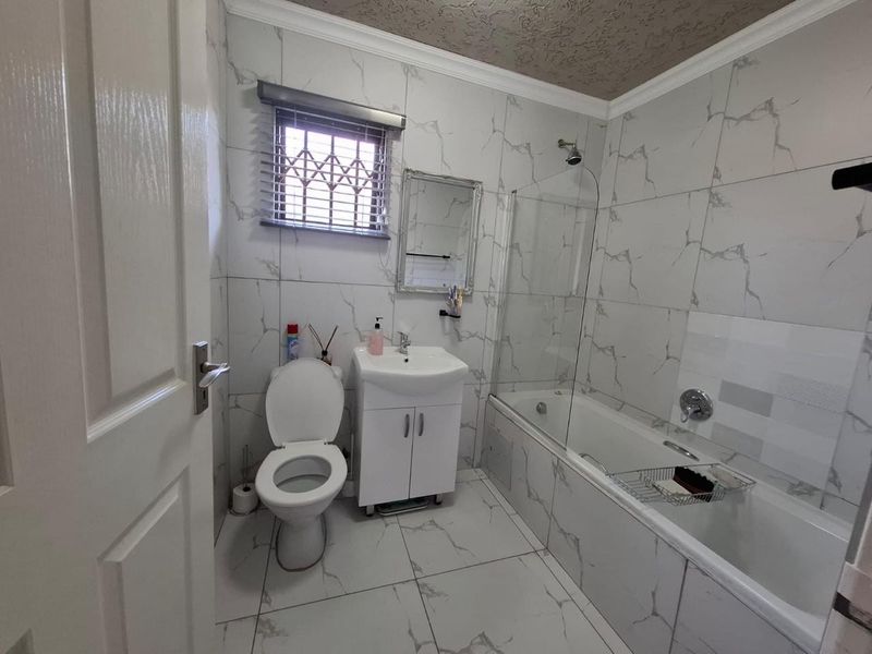 3 BEDROOM HOUSE ON SALE AT TIRONG ESTATE, RANDBURG, JOHANNESBURG - Photo 7