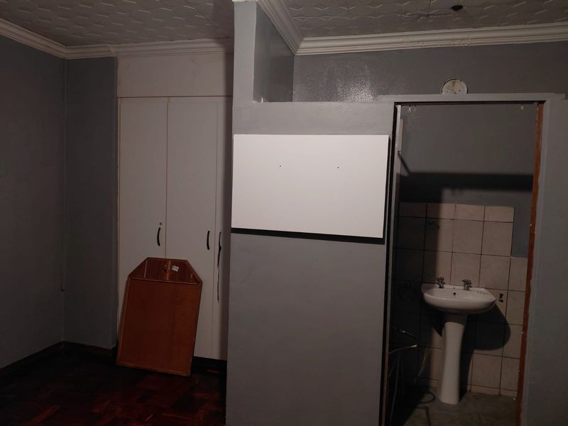 Prime Commercial Property with Business Rights - Menlo Park. - Photo 10