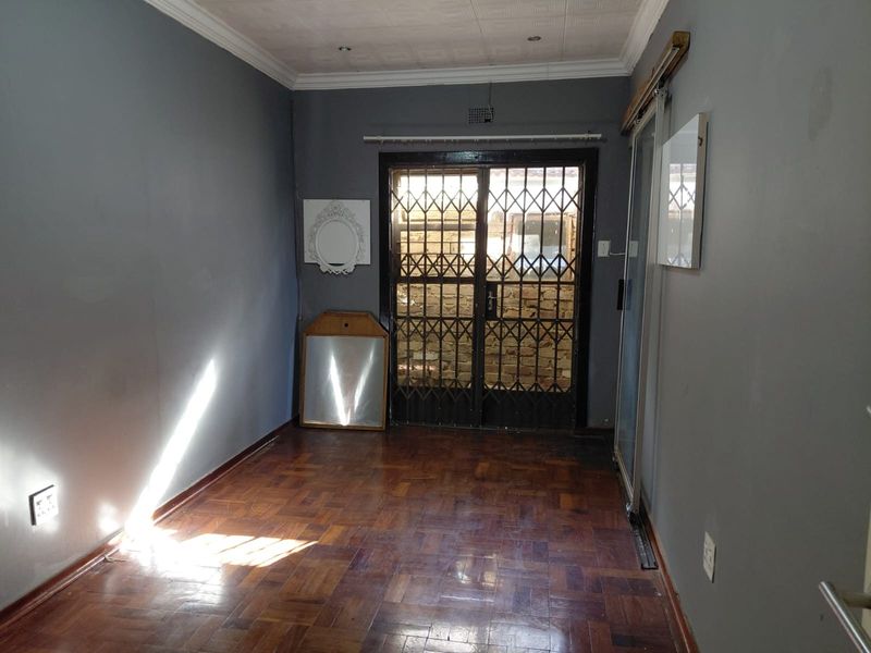 Prime Commercial Property with Business Rights - Menlo Park. - Photo 9