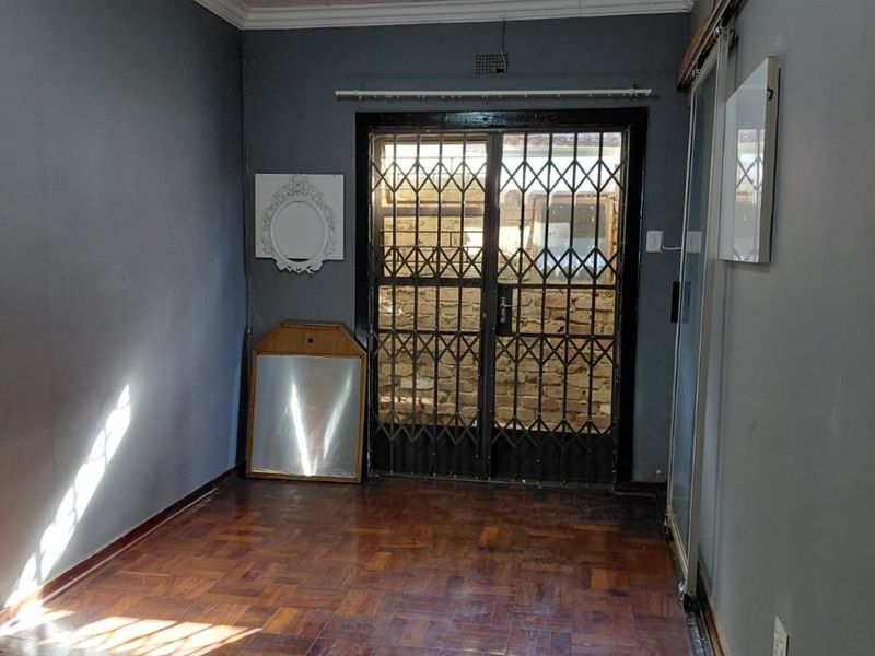 Prime Commercial Property with Business Rights - Menlo Park. - Photo 3
