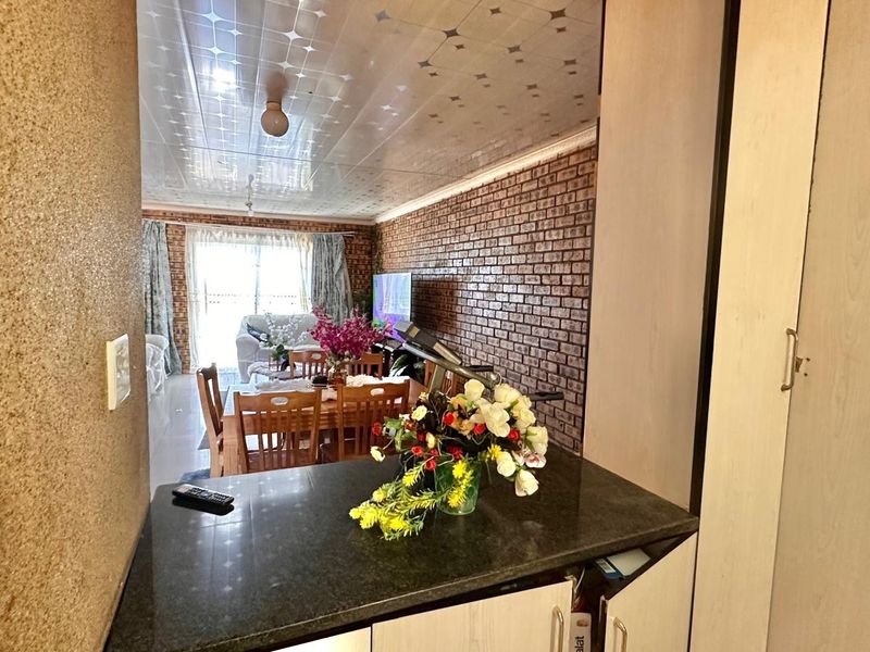 2-Bedroom Apartment with a Private Balcony. - Photo 7