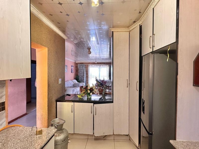 2-Bedroom Apartment with a Private Balcony. - Photo 10