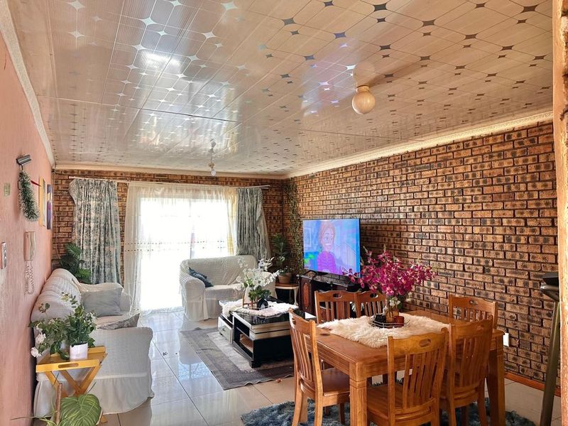 2-Bedroom Apartment with a Private Balcony. - Photo 2
