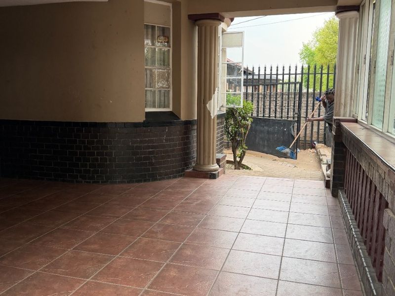 4 BEDROOM INVESTMENT OPPORTUNITY WITH MULTIPLE INCOME STREAMS IN THE HILL - Photo 4