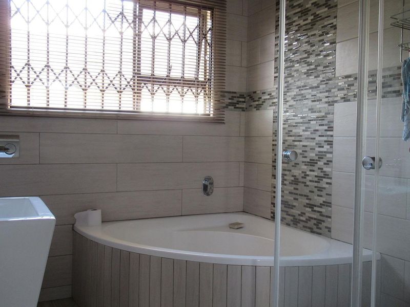 House For Sale in Mid Ennerdale, Johannesburg - Photo 8