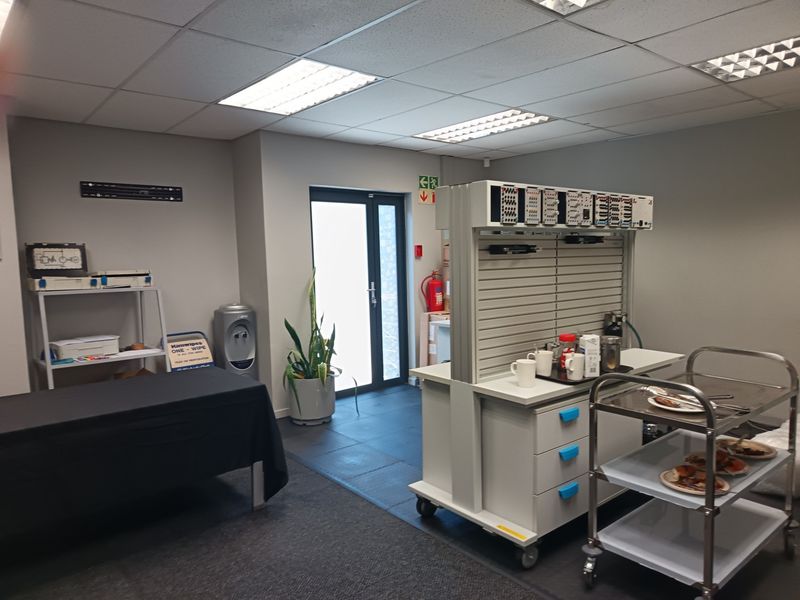 337 m2 Office To Let - Island Office Park, Riverhorse Valley - Photo 2