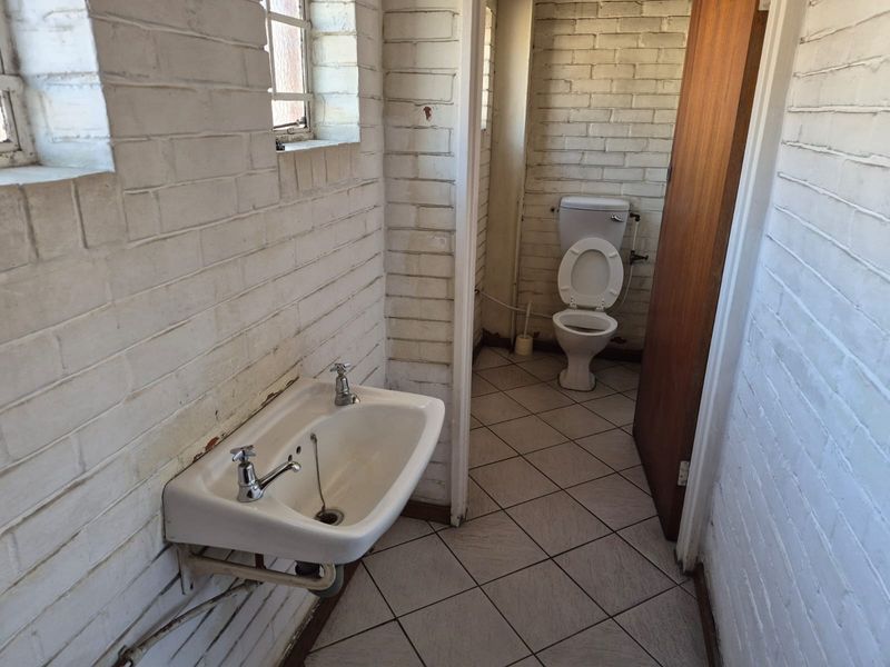Prime Industrial Warehouse For Sale in Neave Industrial, Gqeberha - Photo 10
