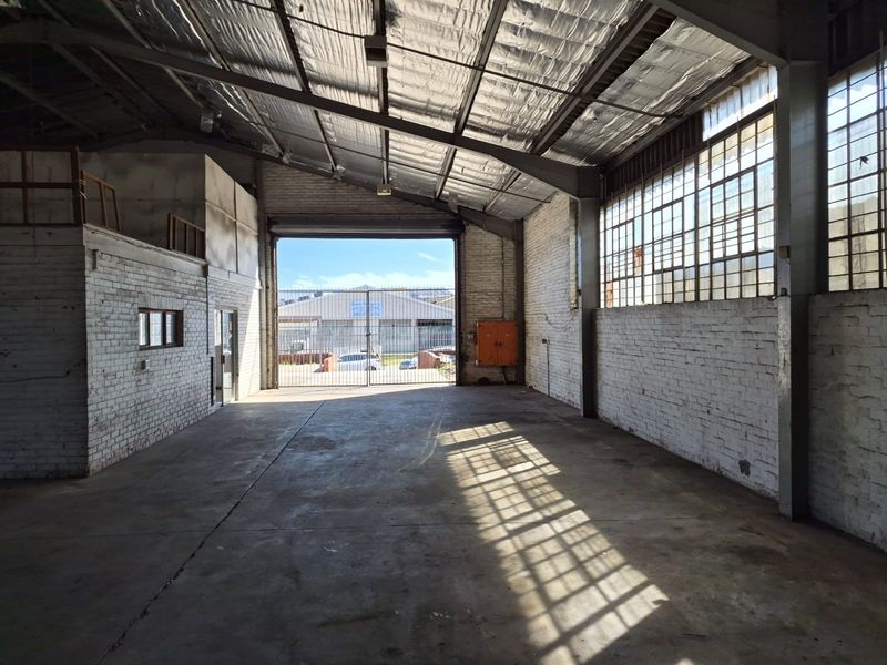 Prime Industrial Warehouse For Sale in Neave Industrial, Gqeberha - Photo 3