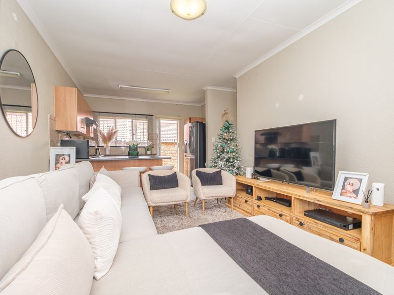 A Perfect Starter Home - Photo 4