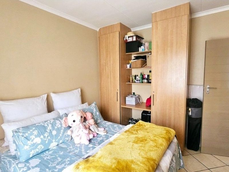 Apartment  For Sale in Vanderbijlpark CW 4, Vanderbijlpark CW, Vanderbijlpark - Photo 8