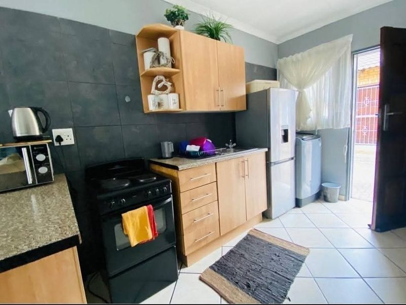 Apartment  For Sale in Vanderbijlpark CW 4, Vanderbijlpark CW, Vanderbijlpark - Photo 4