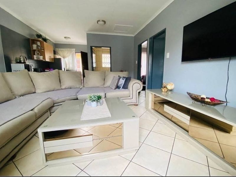 Apartment  For Sale in Vanderbijlpark CW 4, Vanderbijlpark CW, Vanderbijlpark - Photo 3