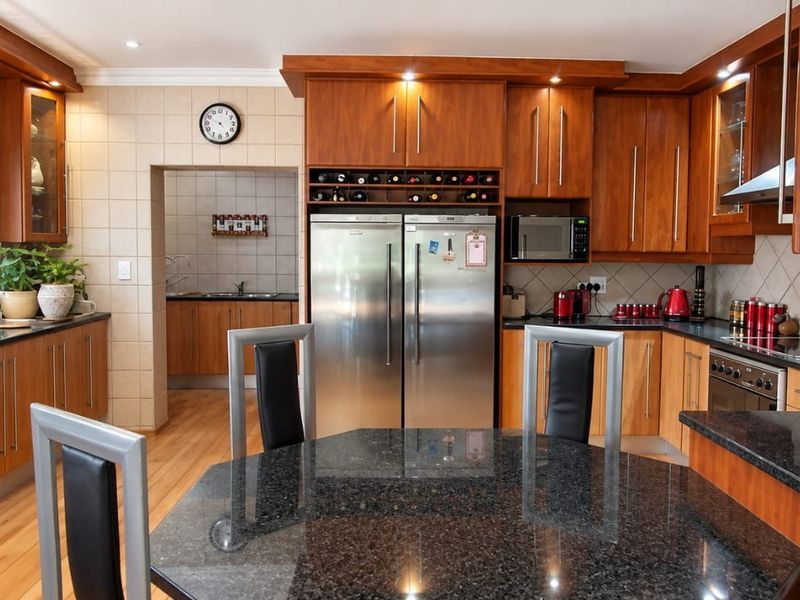 EXCLUSIVE LUXURY LIVING ON 4,181 SQM IN SW5 PROPER - Photo 5