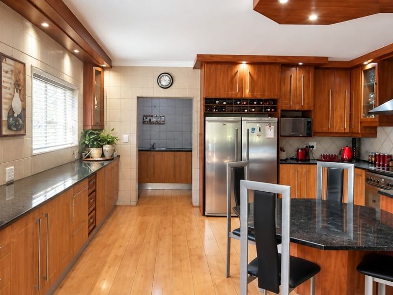 EXCLUSIVE LUXURY LIVING ON 4,181 SQM IN SW5 PROPER - Photo 6