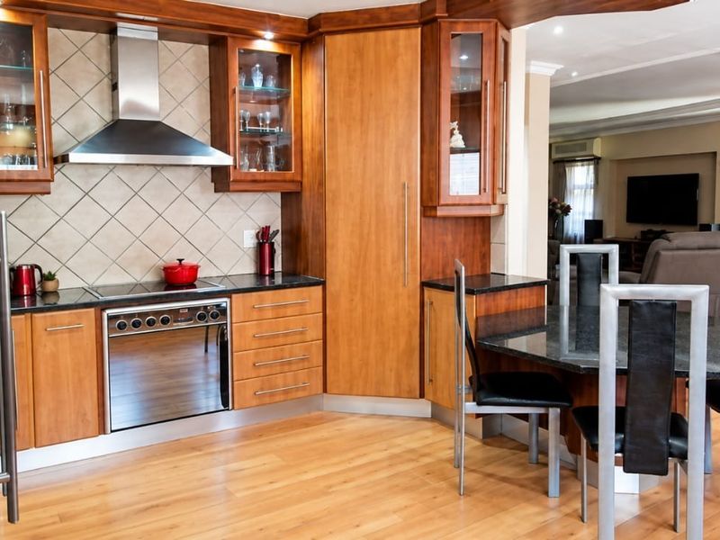 EXCLUSIVE LUXURY LIVING ON 4,181 SQM IN SW5 PROPER - Photo 8