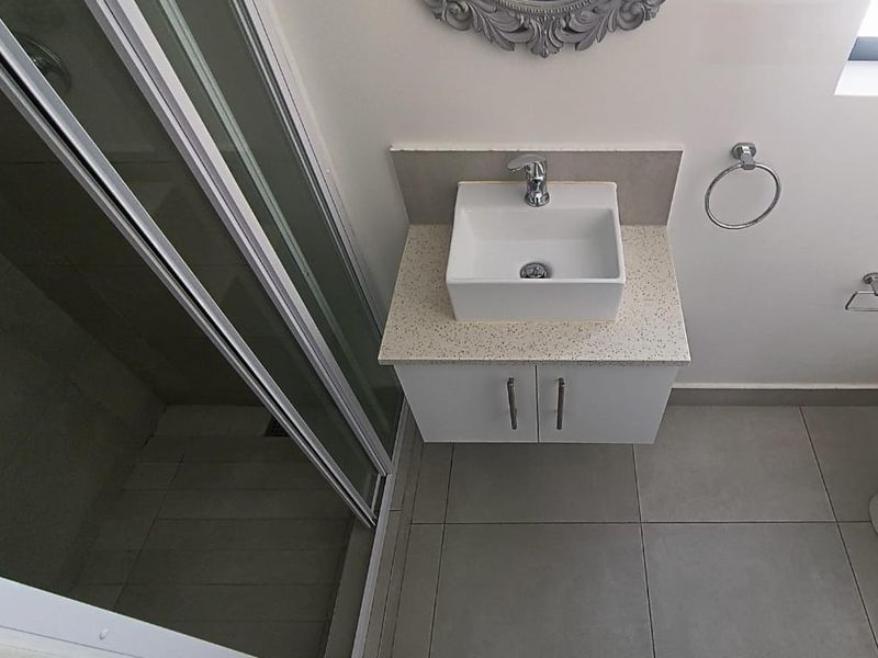Modern House in Security Estate in Peerless Park North, Kraaifontein - Photo 9