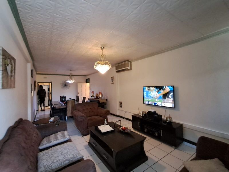 Apartment For Sale in Berea, Johannesburg - Photo 7