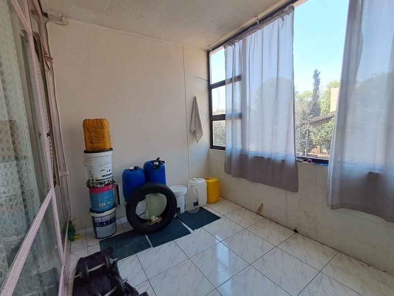 Apartment For Sale in Berea, Johannesburg - Photo 6