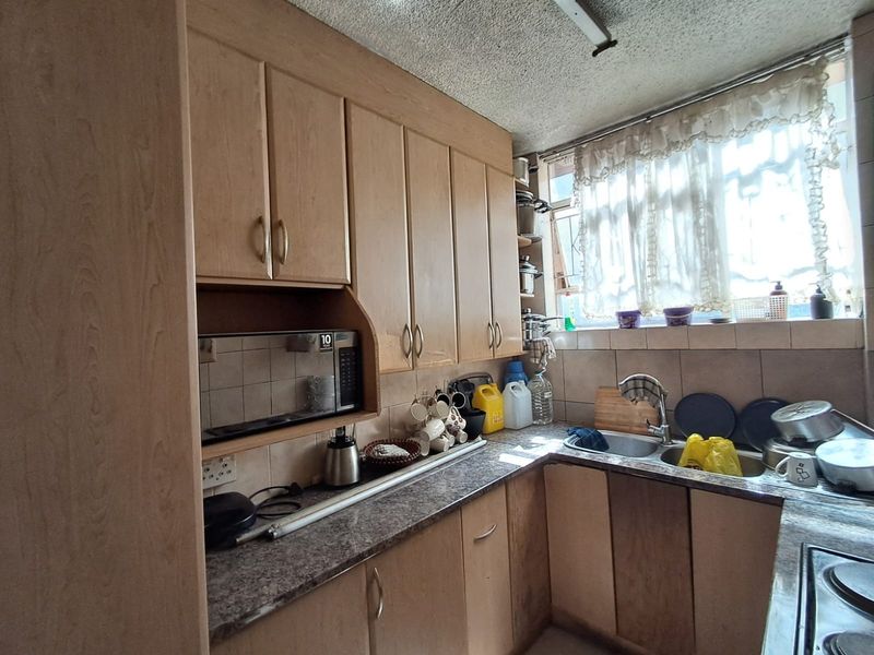 Apartment For Sale in Berea, Johannesburg - Photo 2