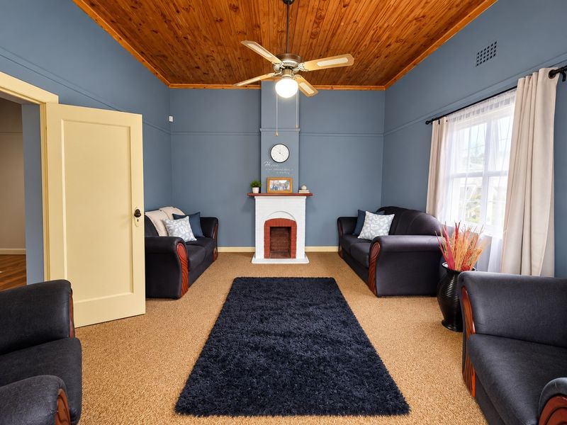 Character-Filled 3-Bedroom Home with Art Deco Influence in Bergzicht - Photo 4