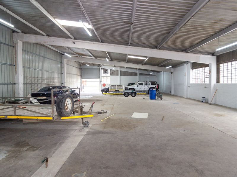 Large Industrial Warehouse To Let at 93 Juta Road, Neave | 975 sqm - Photo 8
