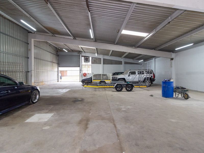 Large Industrial Warehouse To Let at 93 Juta Road, Neave | 975 sqm - Photo 7