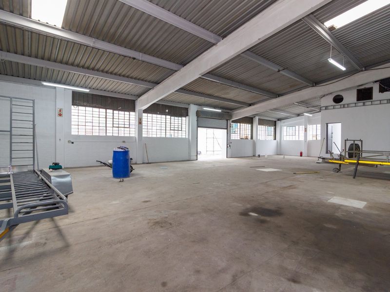 Large Industrial Warehouse To Let at 93 Juta Road, Neave | 975 sqm - Photo 9