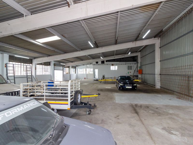 Large Industrial Warehouse To Let at 93 Juta Road, Neave | 975 sqm - Photo 4
