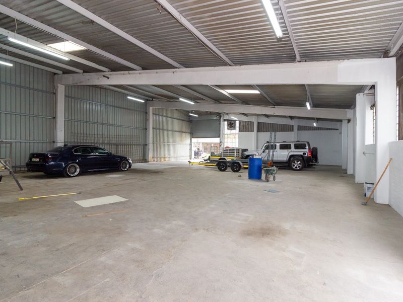 Large Industrial Warehouse To Let at 93 Juta Road, Neave | 975 sqm - Photo 5