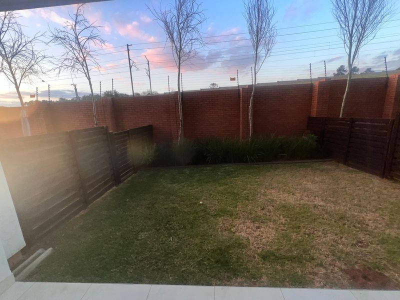 Modern Ground Floor Garden, Unit in Founders Hill - Photo 8